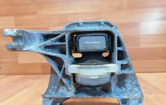 Citroen C4 Grand Picasso Engine mount bracket 9800010180 9820296280