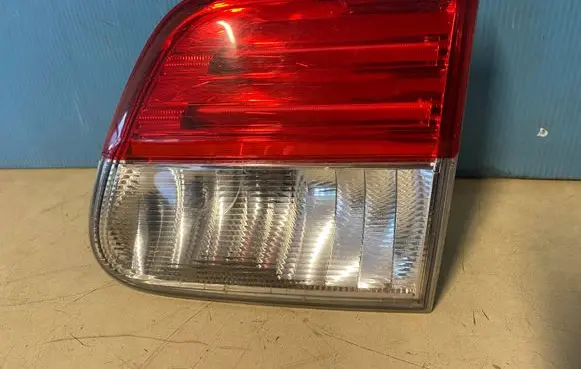 Tailgate rear/tail lights