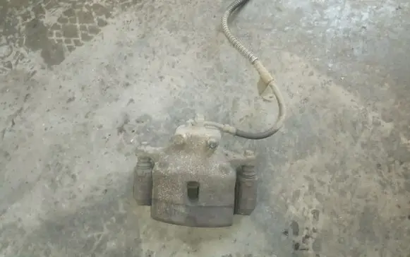 Hyundai i40 Front brake caliper