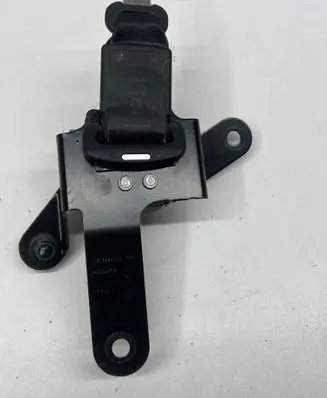 Middle seatbelt (rear)