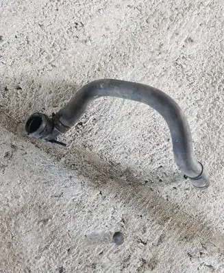 Volkswagen PASSAT B6 Engine coolant pipe/hose