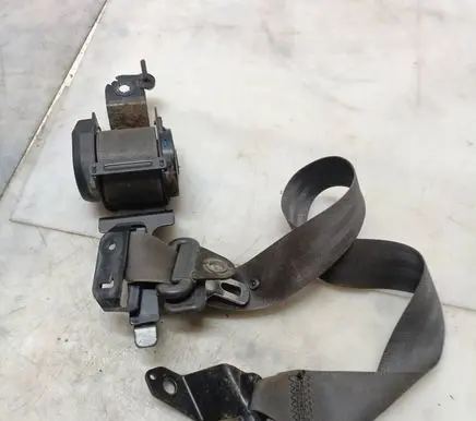 Mitsubishi Pajero Front seatbelt 81R545 D8204