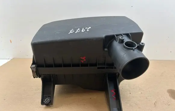 Suzuki Kizashi Air filter box 57LA01