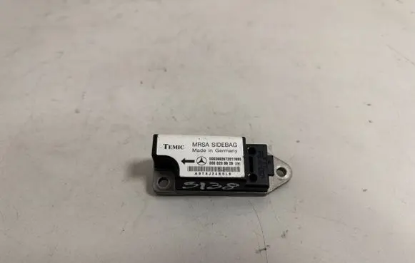Mercedes-Benz E W210 Airbag deployment crash/impact sensor 0008209926 A9T8J24B5L8 0003982672011690