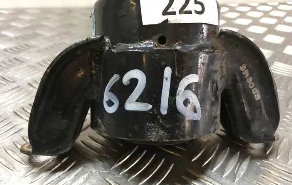 Hyundai i30 Engine mount bracket 2110A5200