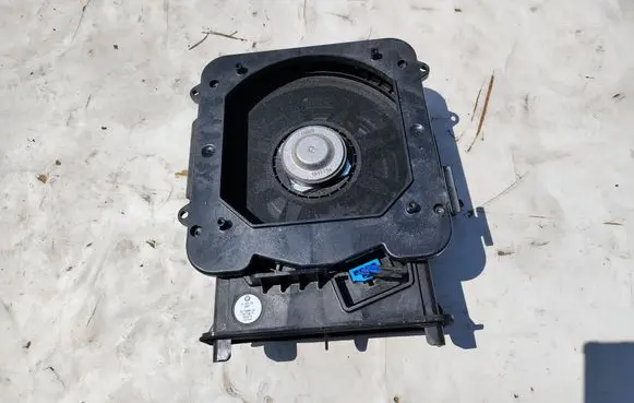 BMW X2 F39 Subwoofer speaker 9275996