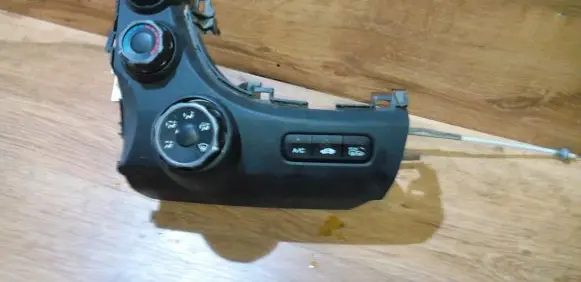 Acura TL Windscreen/window heater switch
