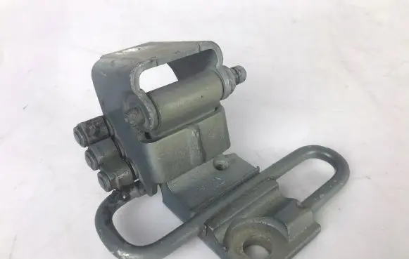 Volkswagen Touran I Front door lower hinge 1T0831412A