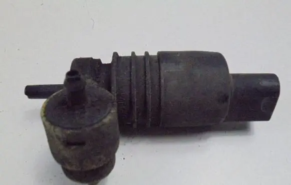 Volkswagen Touran I Windscreen/windshield washer pump