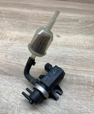 BMW 5 E39 Turbo solenoid valve 72190323 2246175