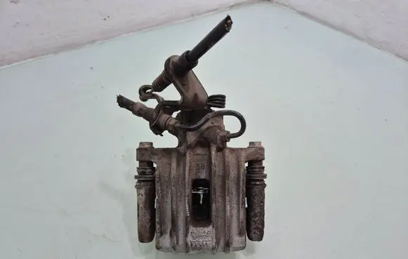 Seat Leon (1P) Rear brake caliper 