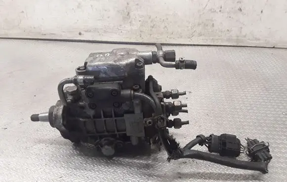 Audi A4 S4 B5 8D Fuel injection high pressure pump 028130115A 0460404969