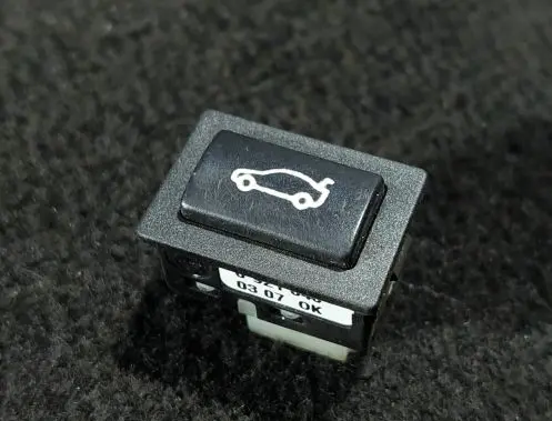 Tailgate opening switch