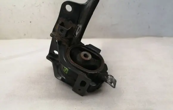 Toyota Avensis T250 Engine mount bracket 123720R010