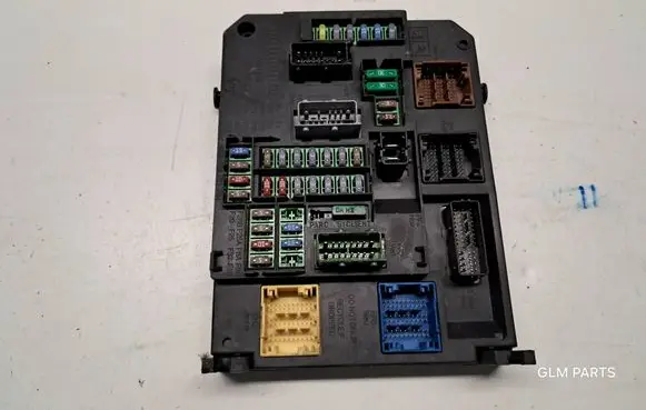 Citroen C4 Grand Picasso Fuse module 9806687980