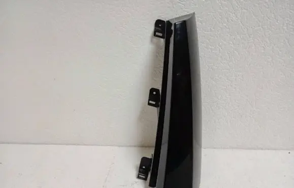 Chevrolet Suburban Rear/tail light trim molding 22826303