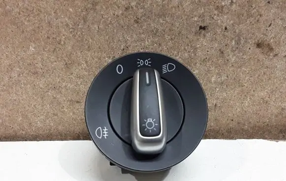 Volkswagen Golf VI Light switch 3C8941431B