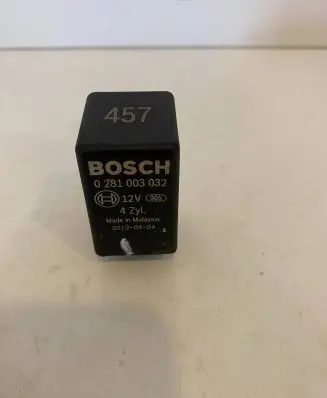 Volkswagen PASSAT B7 Glow plug pre-heat relay 038907281B 457