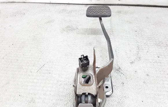 Toyota Echo Brake pedal