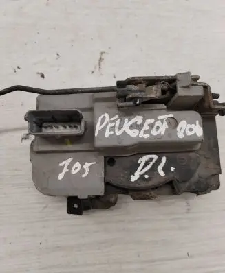 Peugeot 406 Front door lock (next to the handle) 