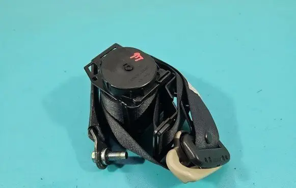 Rear seatbelt