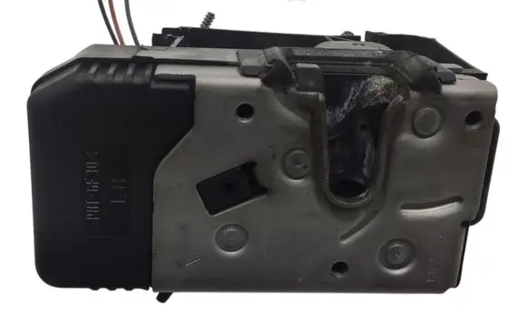 Opel Vivaro Front door lock 8200282303