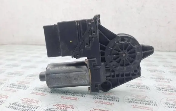 Volkswagen PASSAT B5.5 Rear door window regulator motor