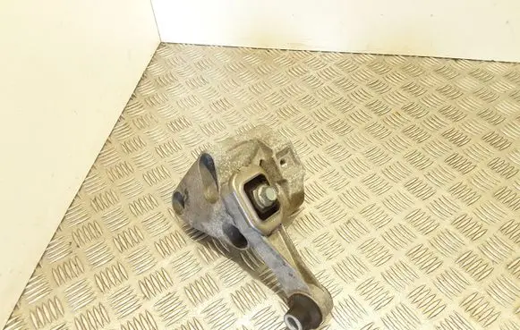 Nissan Tiida C11 Engine mounting bracket 8200499925A