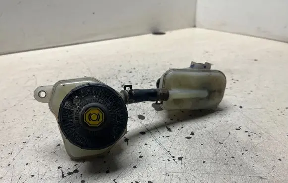 Brake fluid reservoir