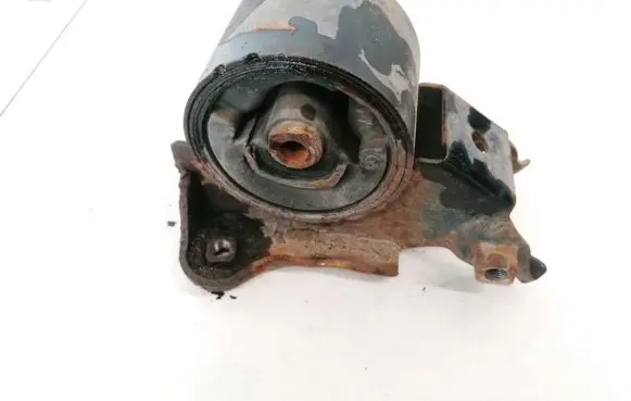 Nissan X-Trail T30 Engine mount bracket