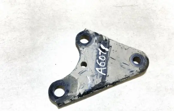 Subaru Impreza III Engine mounting bracket