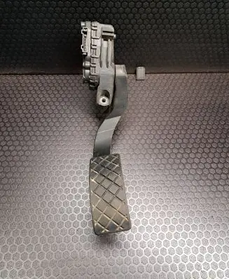 Audi A6 S6 C5 4B Accelerator throttle pedal 8D1723523M