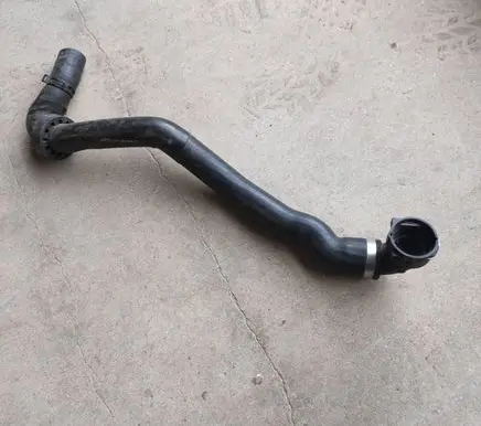 Volkswagen PASSAT CC Engine coolant pipe/hose 3B0122291