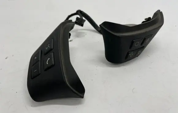 Steering wheel buttons/switches