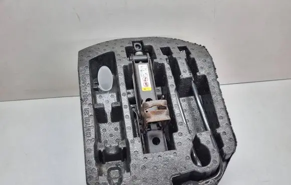 Jeep Grand Cherokee Tool set 68145663AB