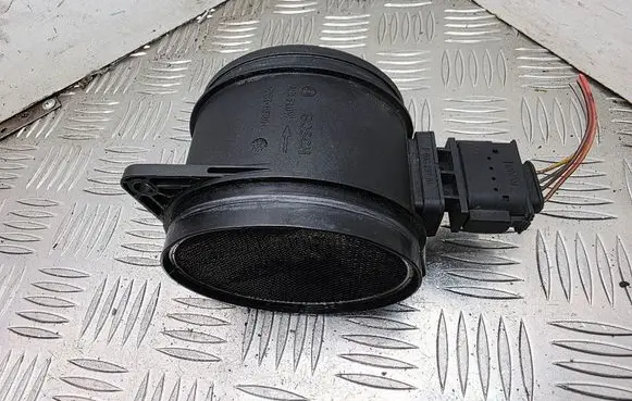 BMW 5 E60 E61 Mass air flow meter 7805415 0281002936