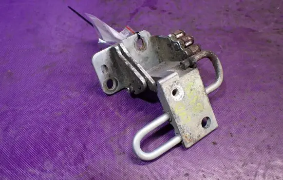 Seat Toledo III (5P) Front door lower hinge 6Q0831412