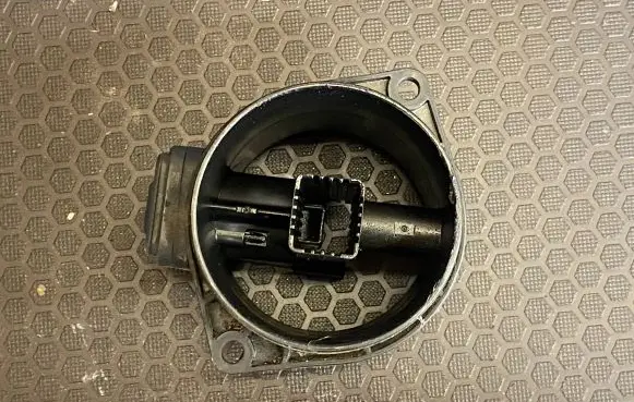 Mercedes-Benz C W204 Mass air flow meter A6510900048