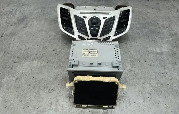Ford Fiesta Radio/CD/DVD/GPS head unit