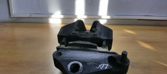 Lexus IS 220D-250-350 Engine mount bracket