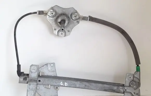 Rear door manual window regulator
