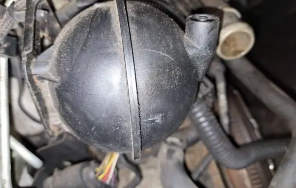 Volkswagen Golf IV Vacuum air tank 