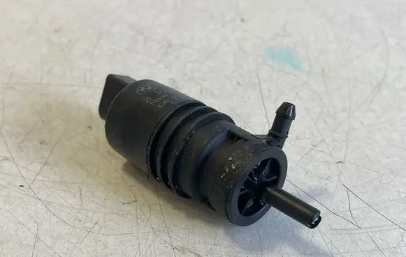BMW X3 F25 Windscreen/windshield washer pump 8362154