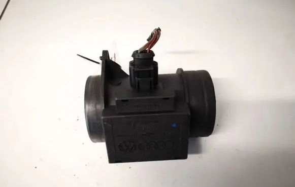 Volkswagen PASSAT B4 Mass air flow meter 074906461 71822101