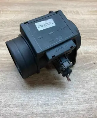 Audi A4 S4 B5 8D Mass air flow meter 718221510