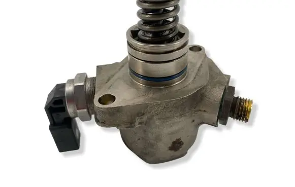 Audi A6 S6 C7 4G Fuel injection high pressure pump 06e086b