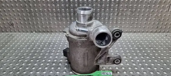 Mercedes-Benz C W205 Water pump S27698763 A2742000107