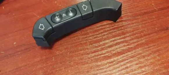 Steering wheel buttons/switches