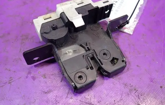 Renault Clio III Tailgate/trunk/boot lock/catch/latch 