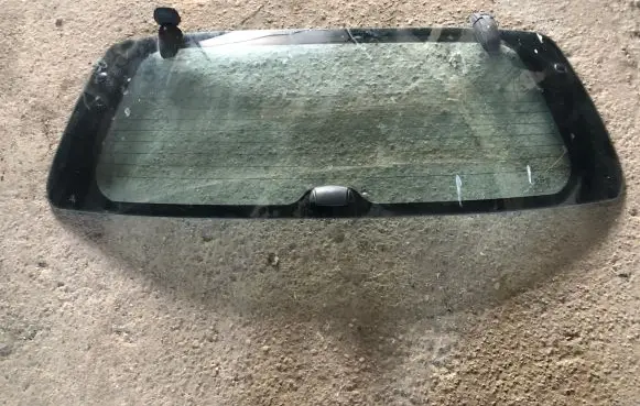 KIA Sorento Opening tailgate glass 
